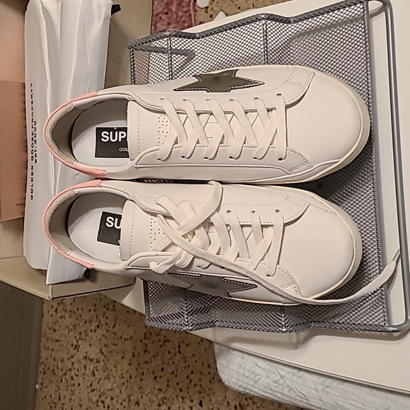 Golden Goose Women's Leather NIB  size 9 sneakers - Picture 11 of 15